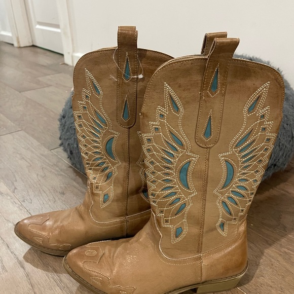 Bandera “faux leather” Boots size 10M “Gently Used” - Picture 2 of 7